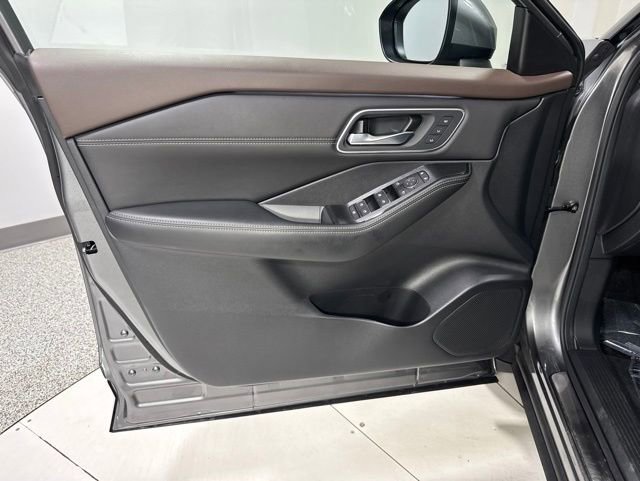 Used 2023 Nissan Rogue Platinum w/ Platinum Premium Package AWD/4WD image 12