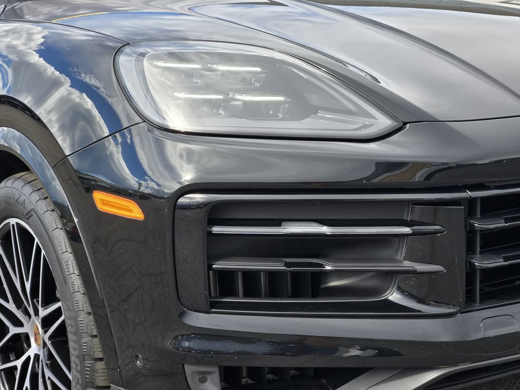 Used 2025 Porsche Cayenne S AWD/4WD image 8
