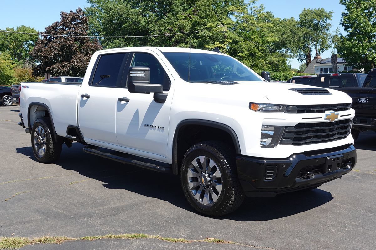 Used 2025 Chevrolet Silverado 2500 Custom w/ Custom Value Package AWD/4WD image 4