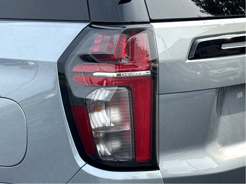 Used 2024 Chevrolet Tahoe Z71 w/ Luxury Package AWD/4WD image 6