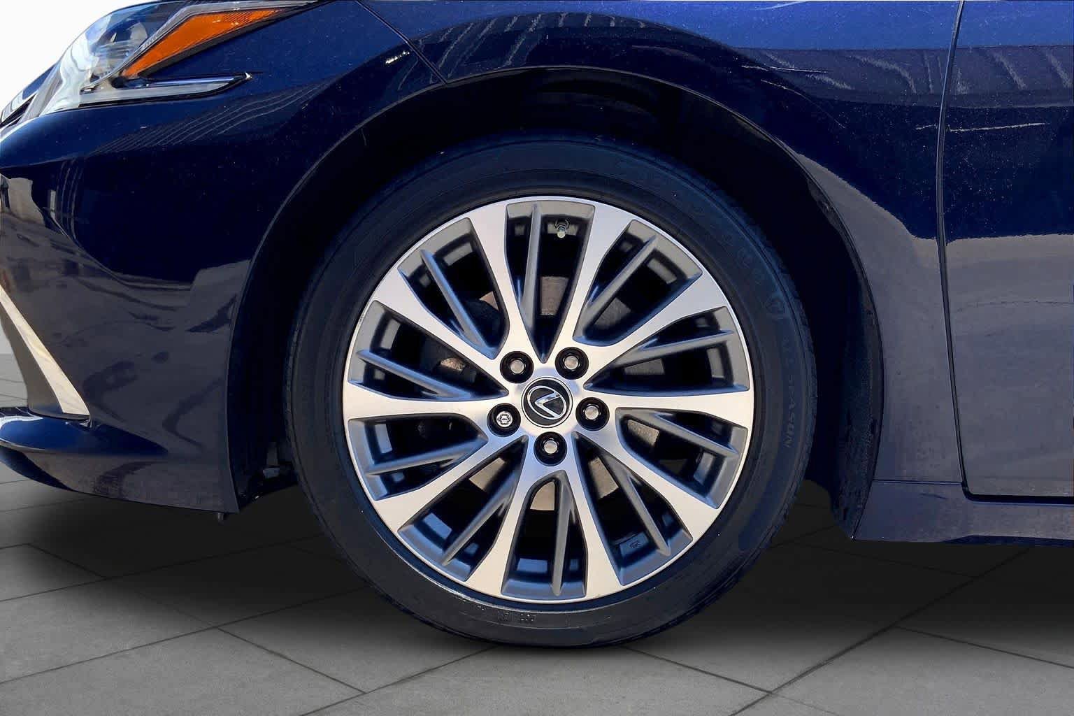 Used 2020 Lexus ES 350 w/ Premium Package image 10