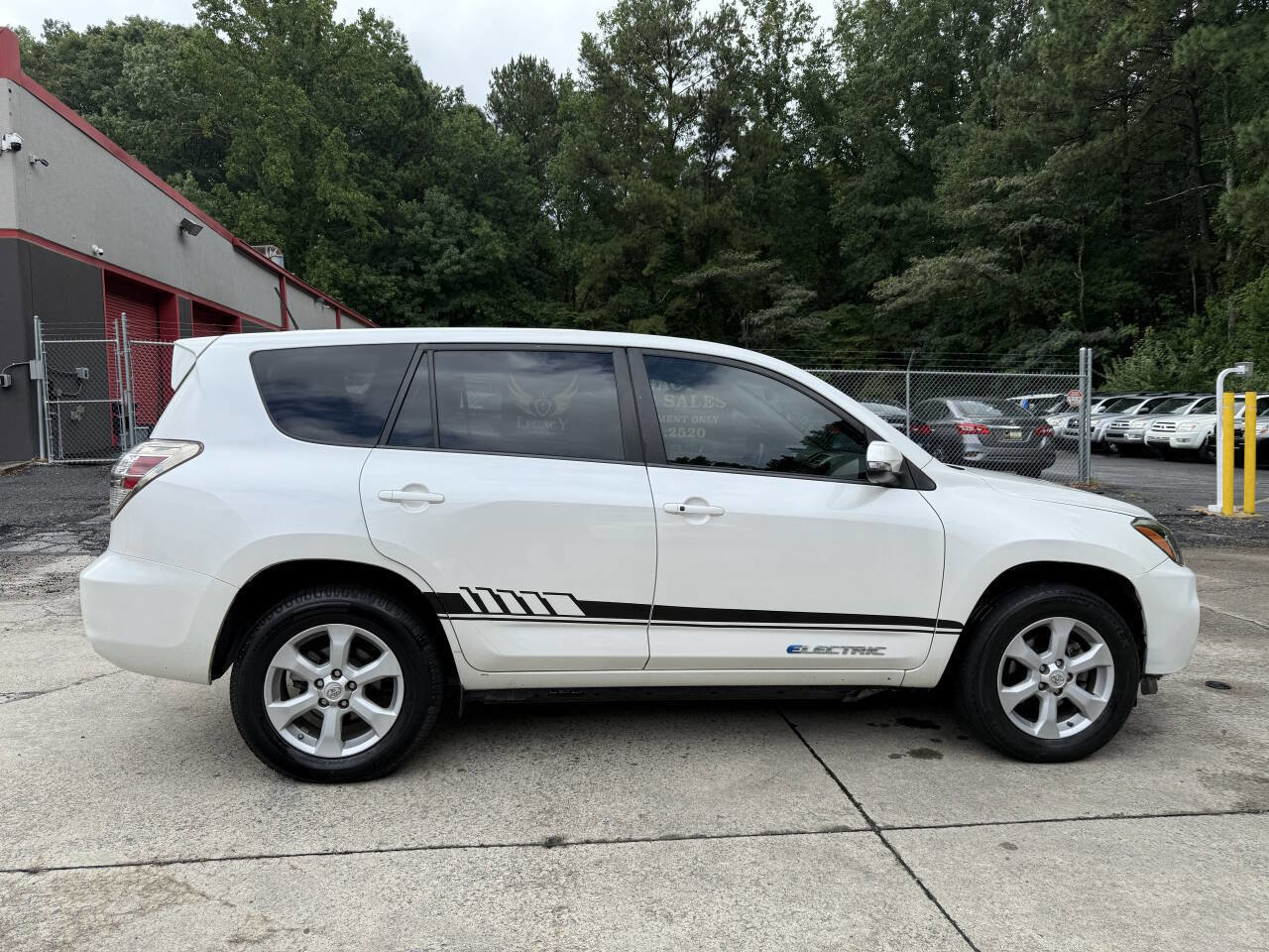 Used 2014 Toyota RAV4 EV image 2