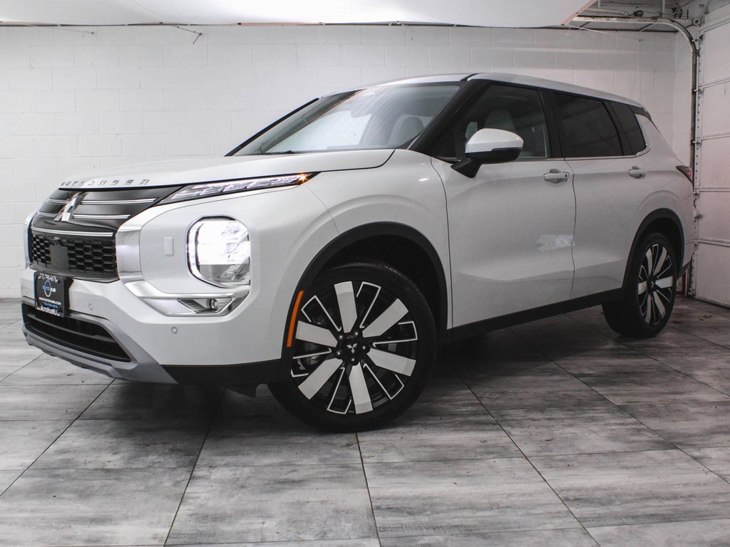 Used 2025 Mitsubishi Outlander SE