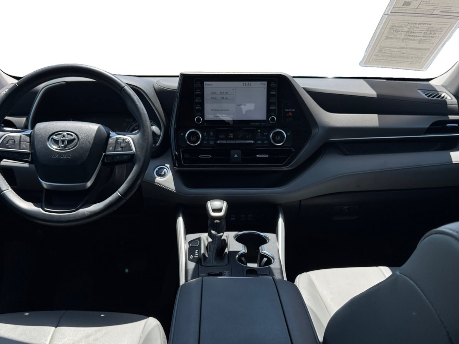 Used 2022 Toyota Highlander XLE AWD/4WD image 12