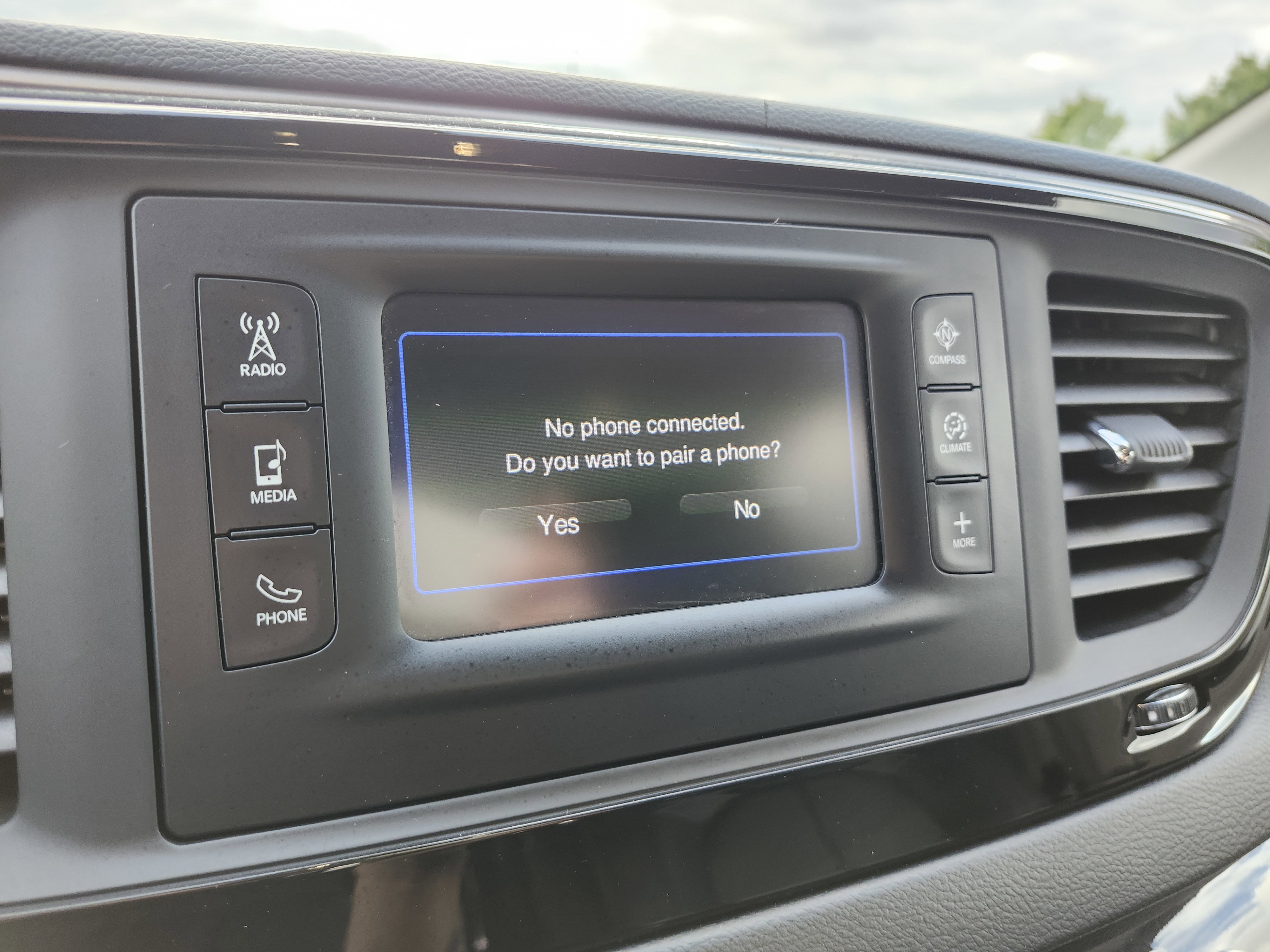 Used 2017 Chrysler Pacifica Touring-L FWD image 32