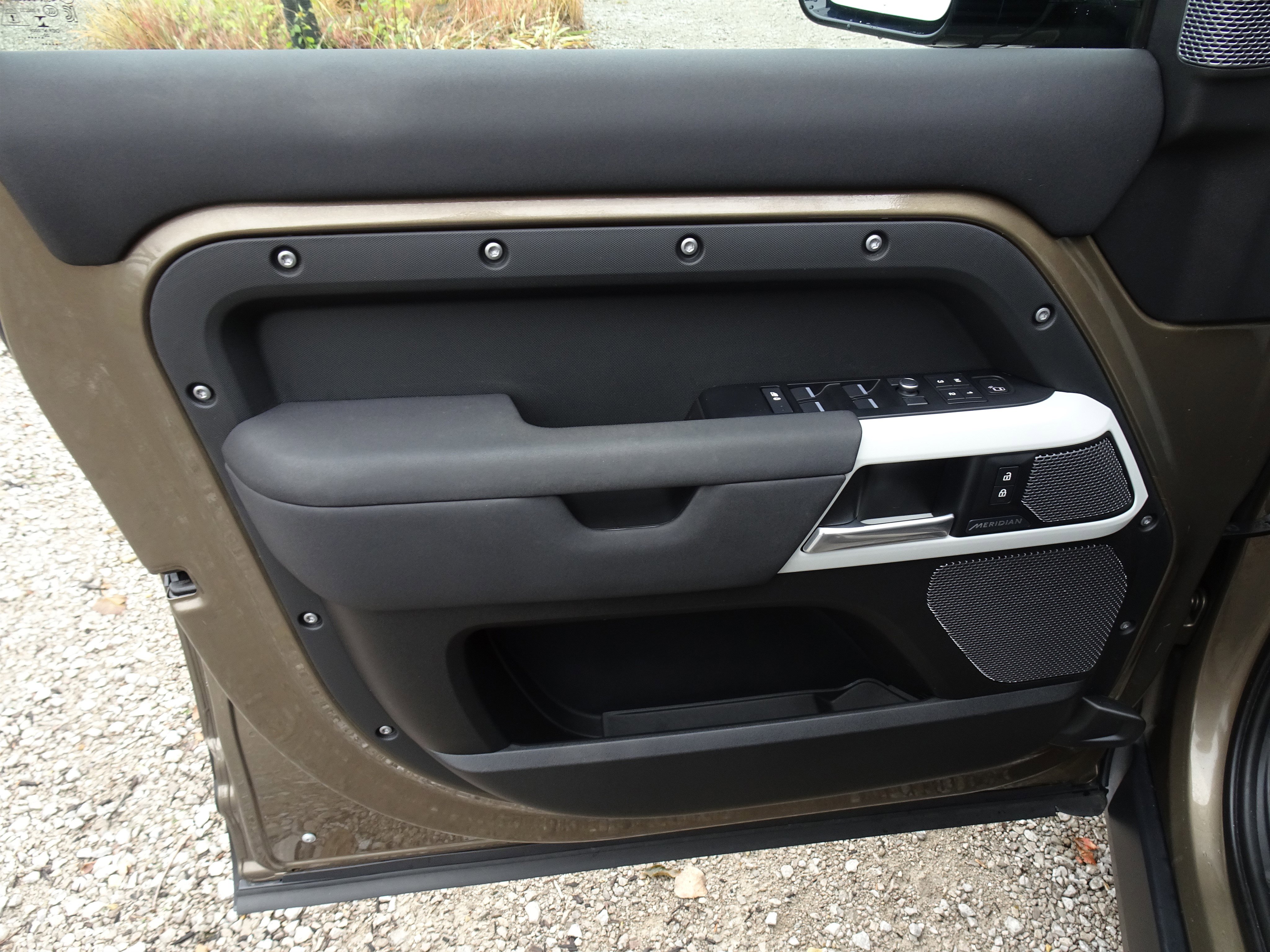 Used 2020 Land Rover Defender 110 First Edition image 17