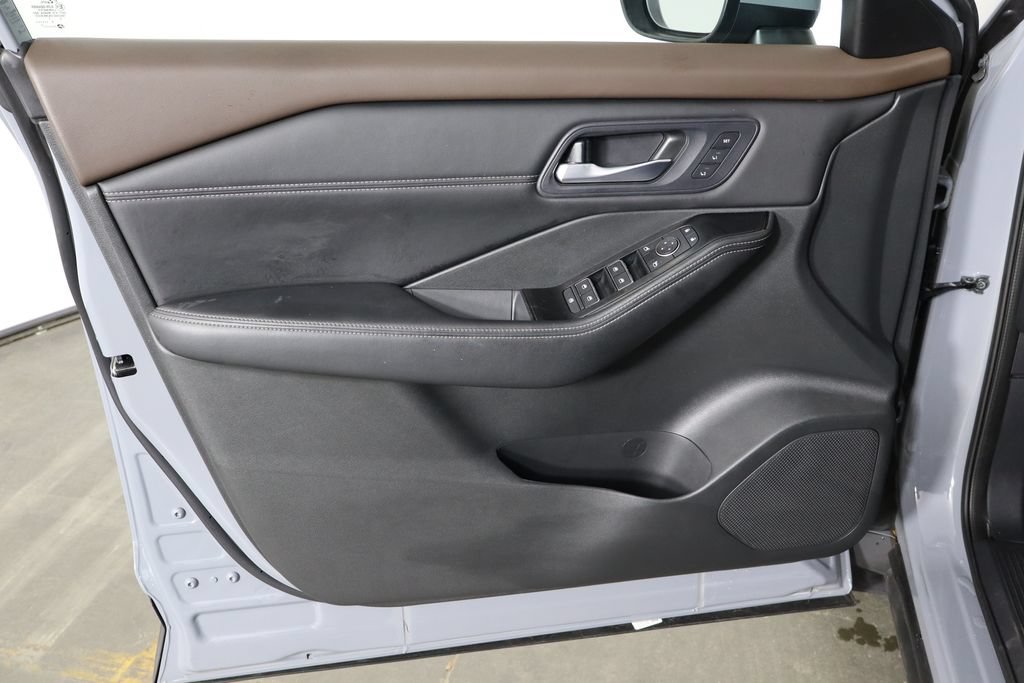 Used 2023 Nissan Rogue SL FWD image 19