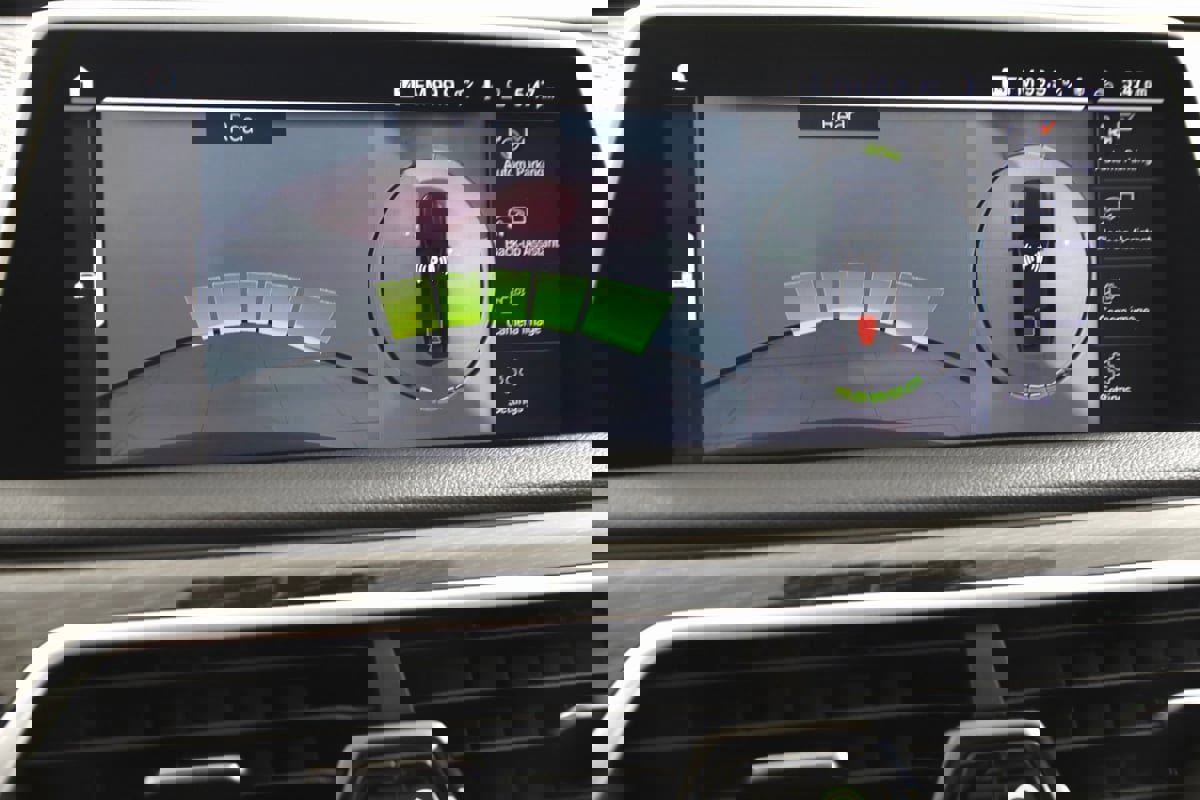 Used 2022 BMW 750i xDrive w/ M Sport Package image 10