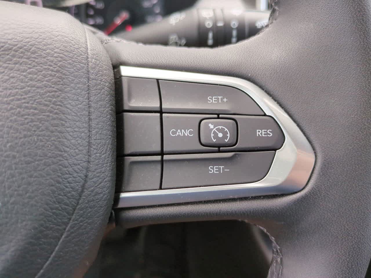 Used 2025 Jeep Compass Latitude AWD/4WD image 23