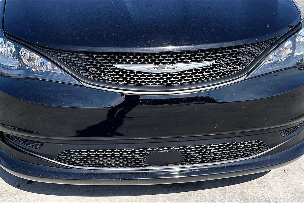 Certified 2024 Chrysler Voyager LX image 30