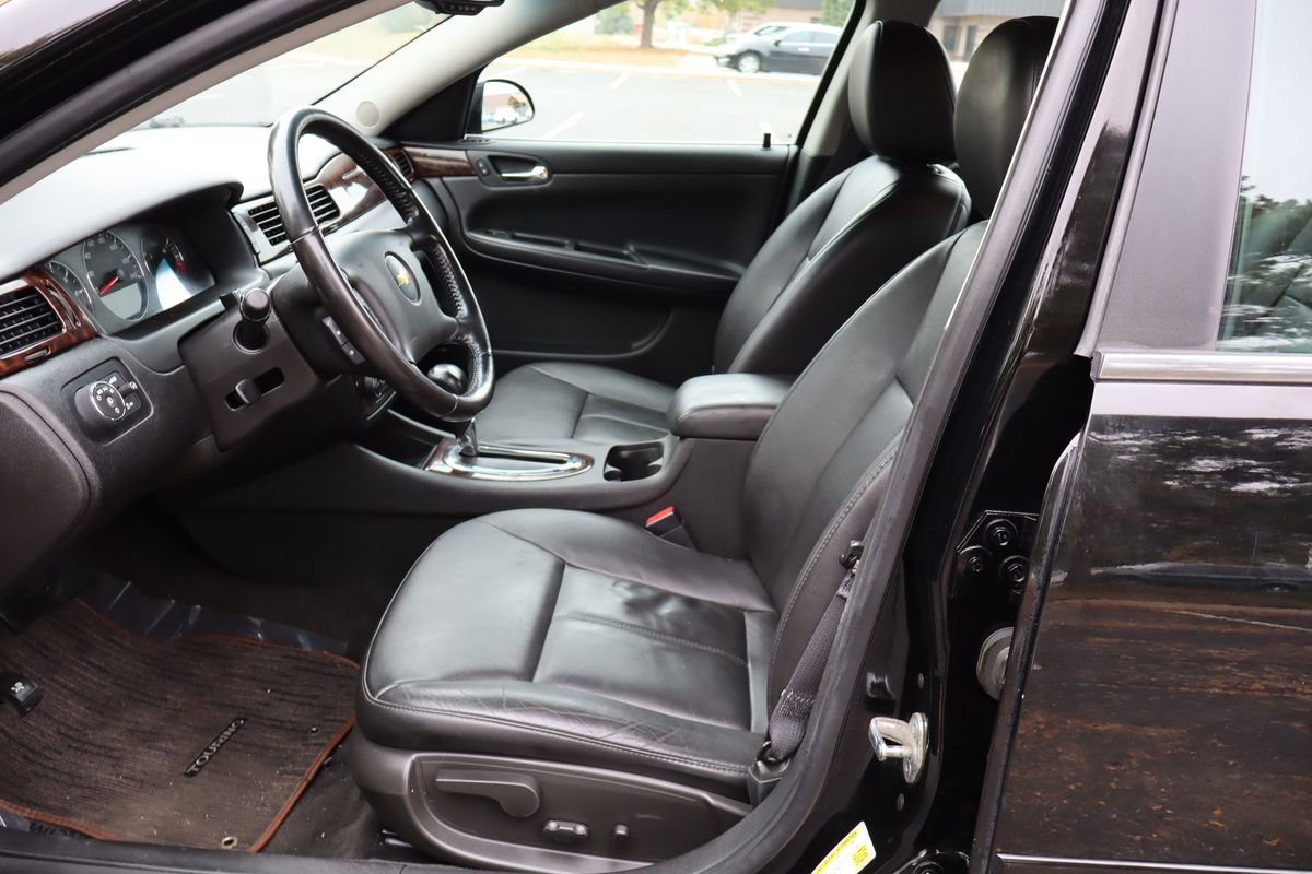 Used 2013 Chevrolet Impala LTZ FWD image 19