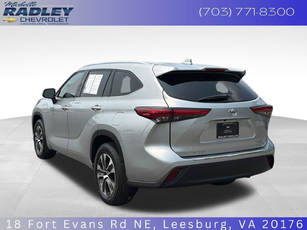 Used 2020 Toyota Highlander XLE AWD/4WD image 18