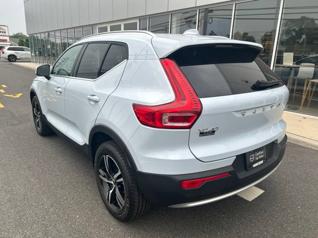 Certified 2025 Volvo XC40 B5 Core AWD/4WD image 3
