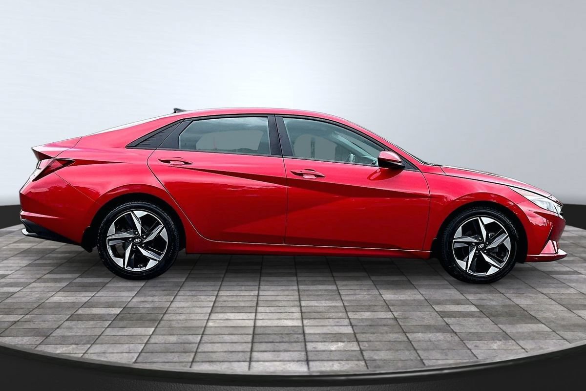 Used 2023 Hyundai Elantra SEL w/ Convenience Package FWD image 8
