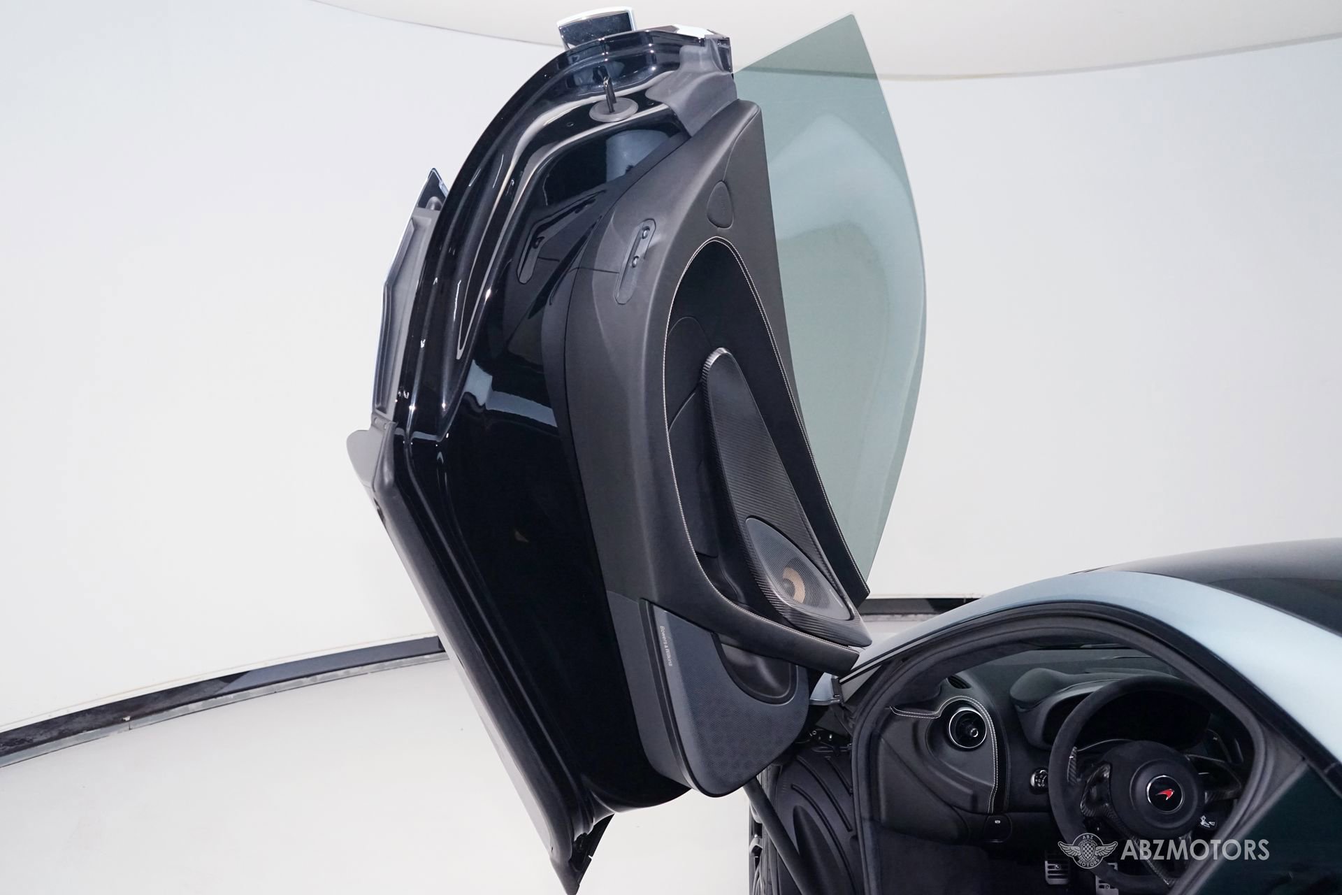 Used 2018 McLaren 570S image 9