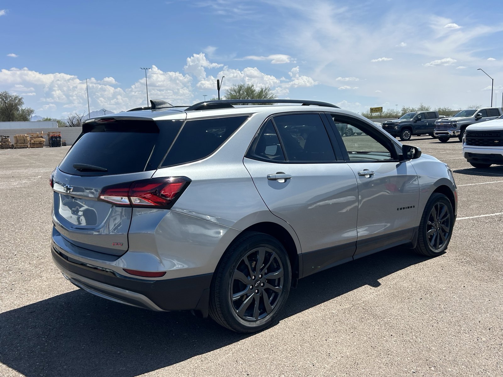 Used 2023 Chevrolet Equinox RS w/ LPO, Floor Liner Package FWD image 4
