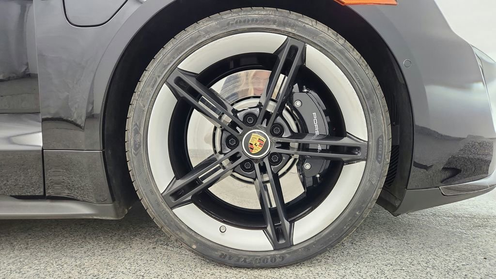 Used 2023 Porsche Taycan GTS image 40
