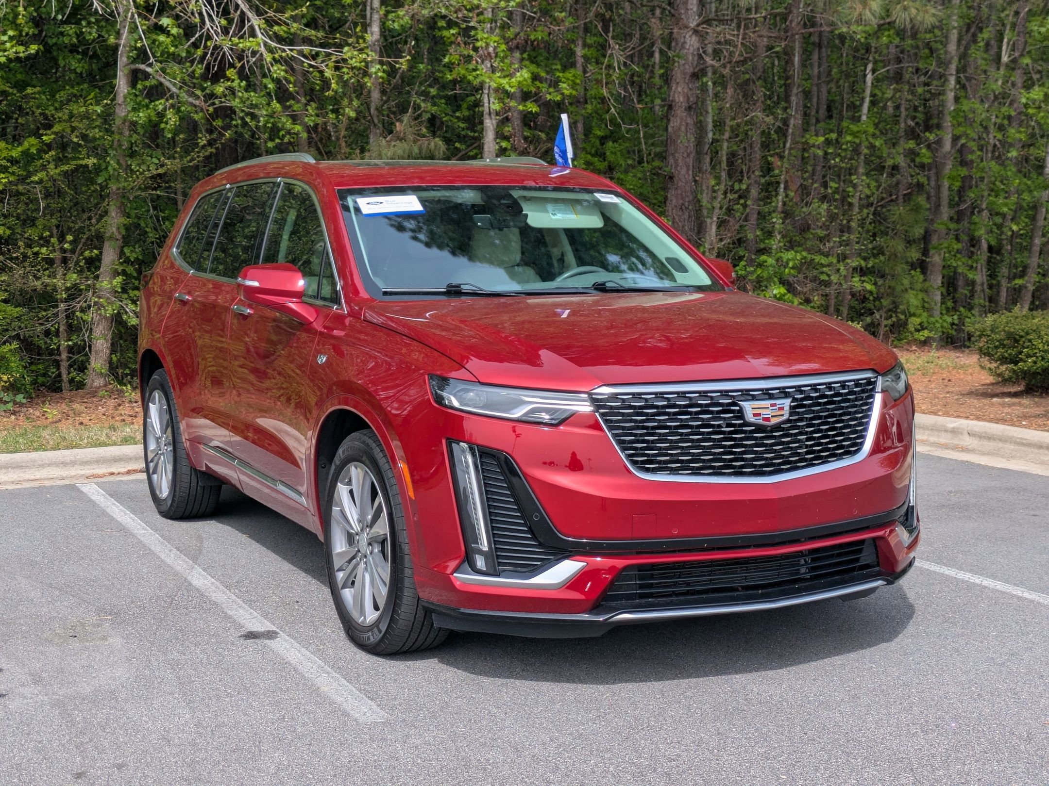 Used 2023 Cadillac XT6 Premium Luxury w/ Technology Package image 2