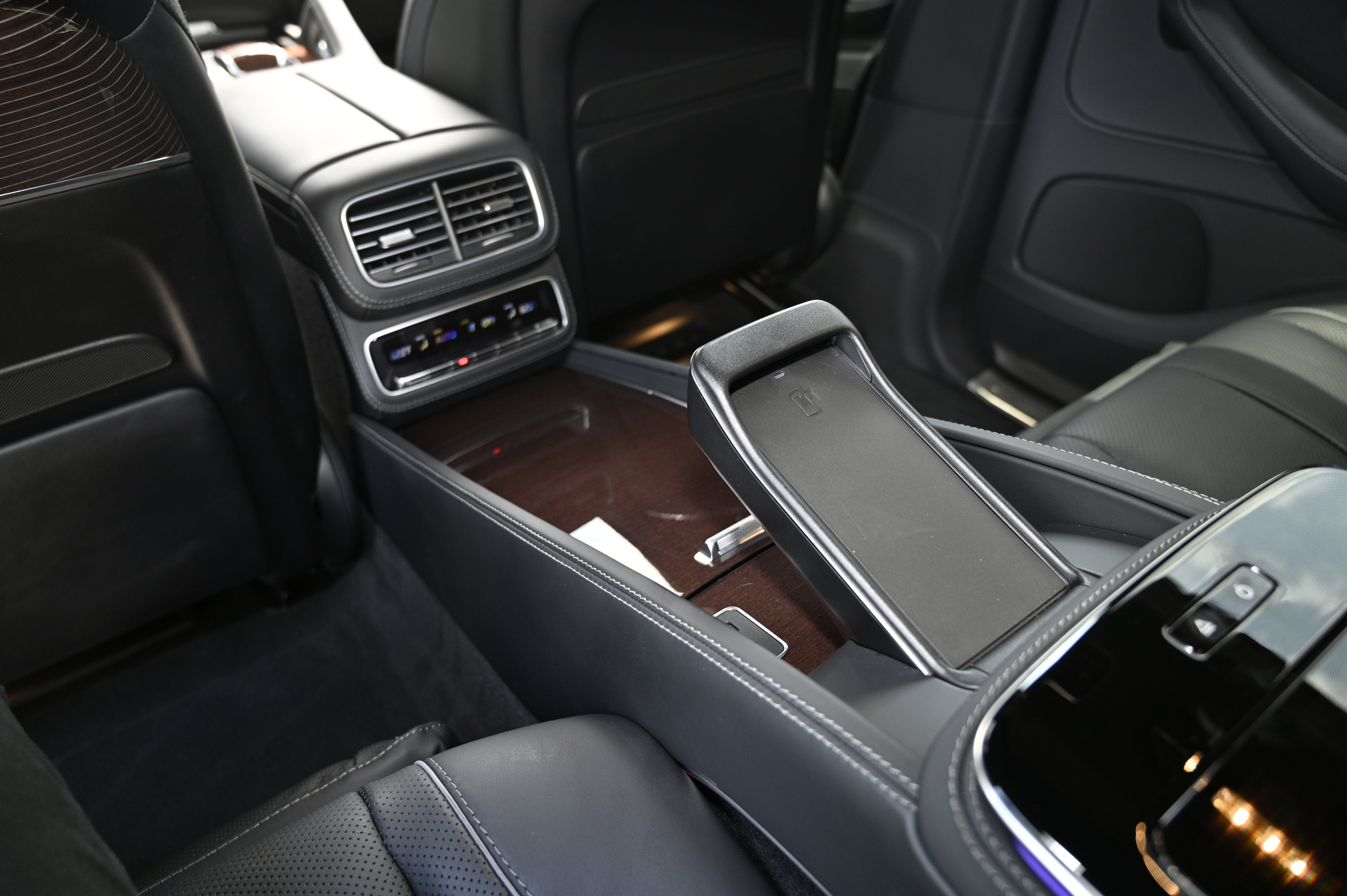 Used 2023 Mercedes-Benz Maybach GLS 600 4MATIC image 43