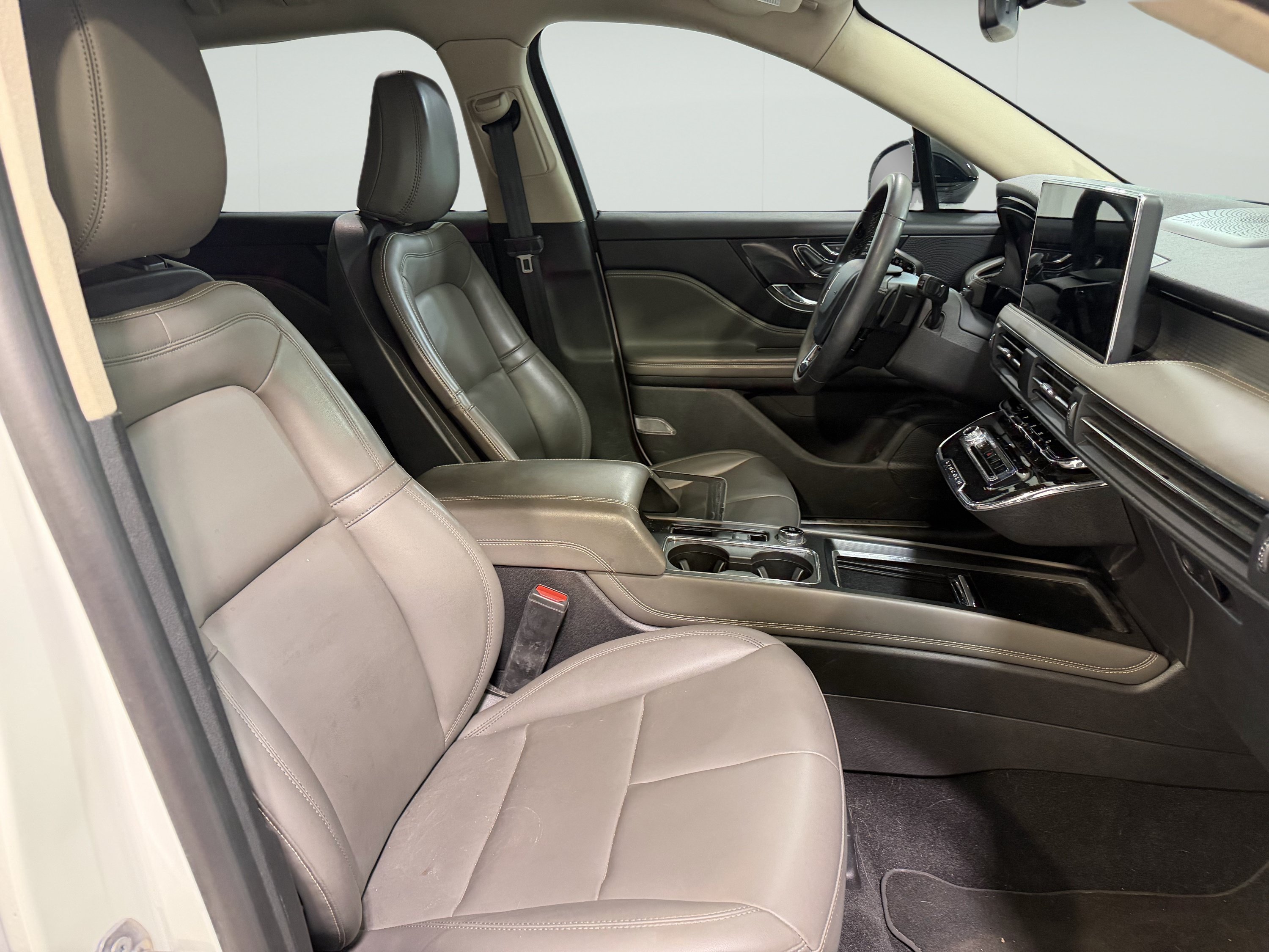 Used 2025 Lincoln Corsair FWD image 12