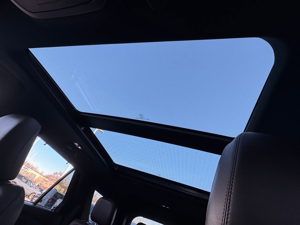 Used 2022 Ford Explorer Platinum w/ Equipment Group 601A image 27