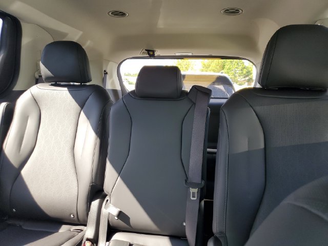 New 2027 Kia Carnival LXS FWD image 5