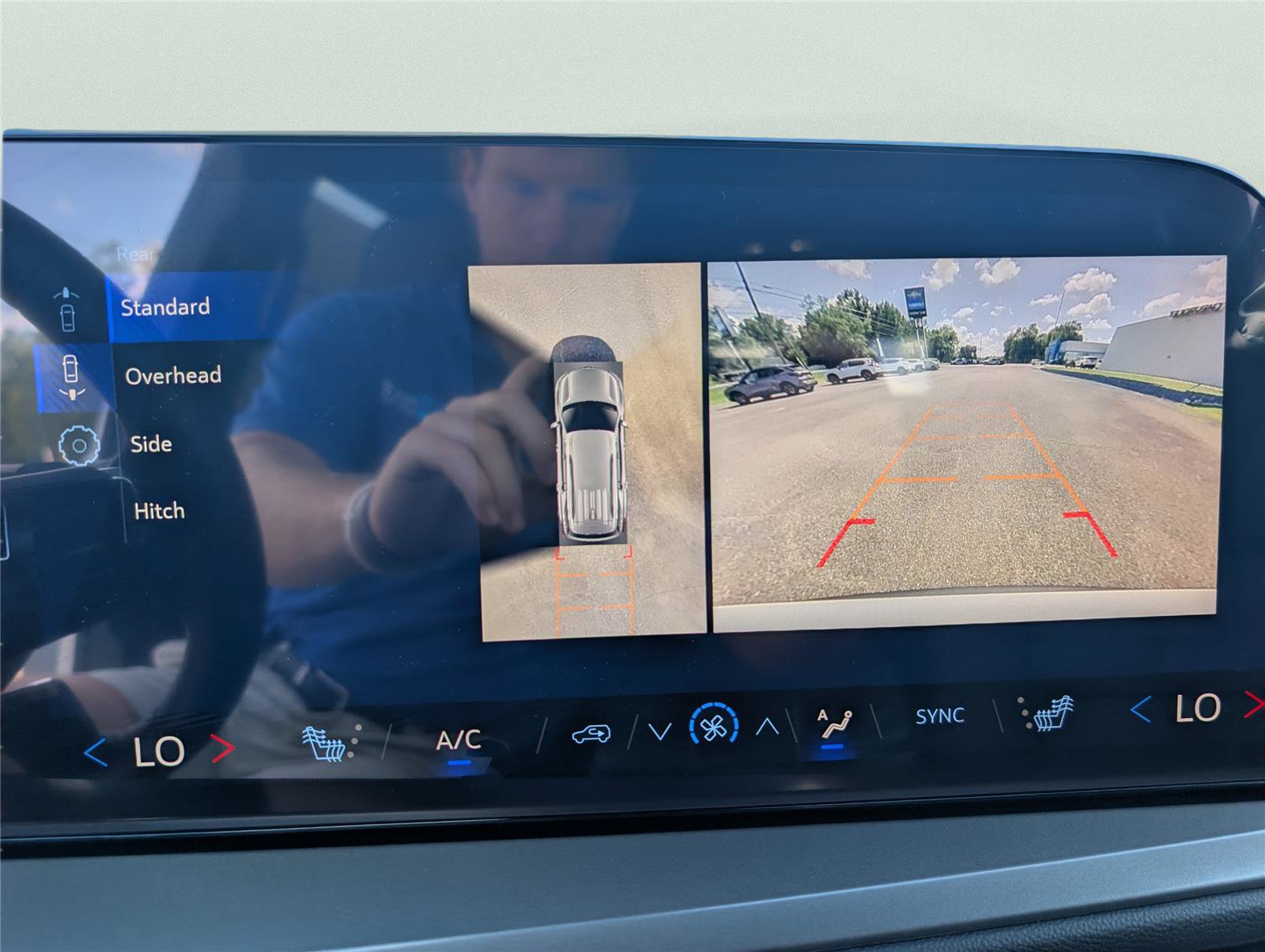 New 2026 Chevrolet Traverse LT w/ Sun and Wheel Package FWD image 32