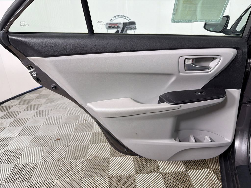 Used 2017 Toyota Camry LE image 21