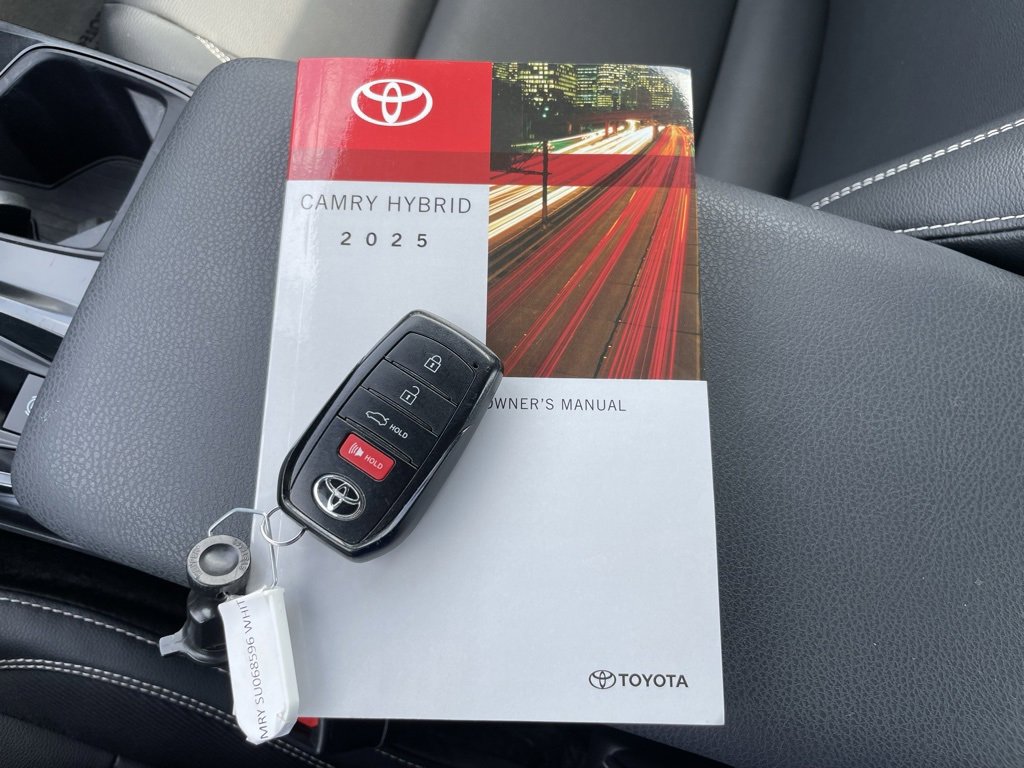 Used 2025 Toyota Camry SE image 42