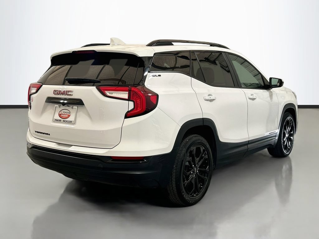 Used 2022 GMC Terrain SLE w/ Driver Convenience Package FWD image 4