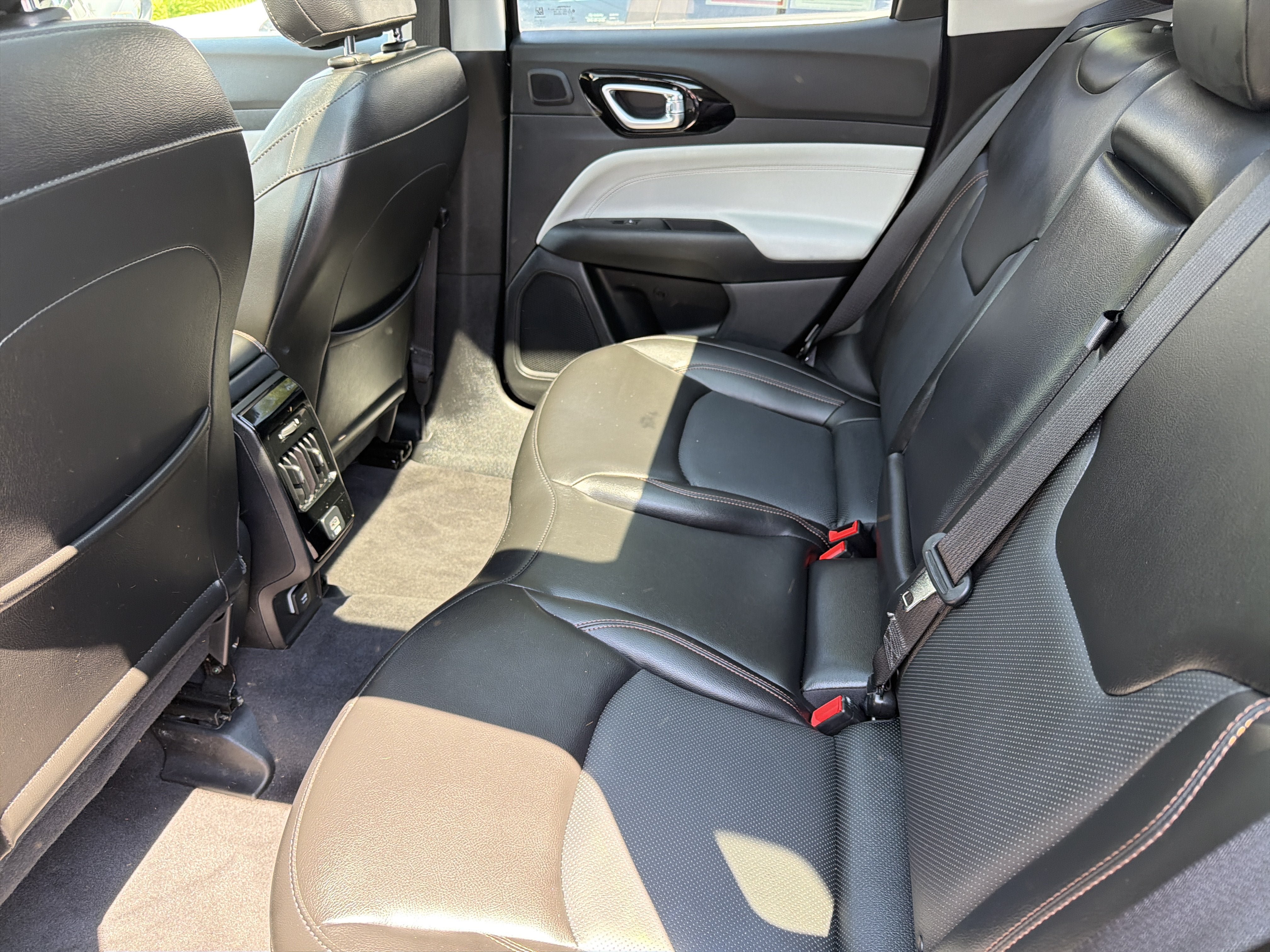 Used 2022 Jeep Compass Limited w/ Sun and Sound Group AWD/4WD image 24