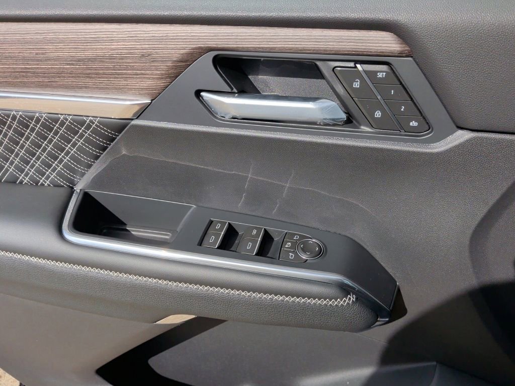 New 2026 GMC Acadia Denali w/ Super Cruise Package image 12