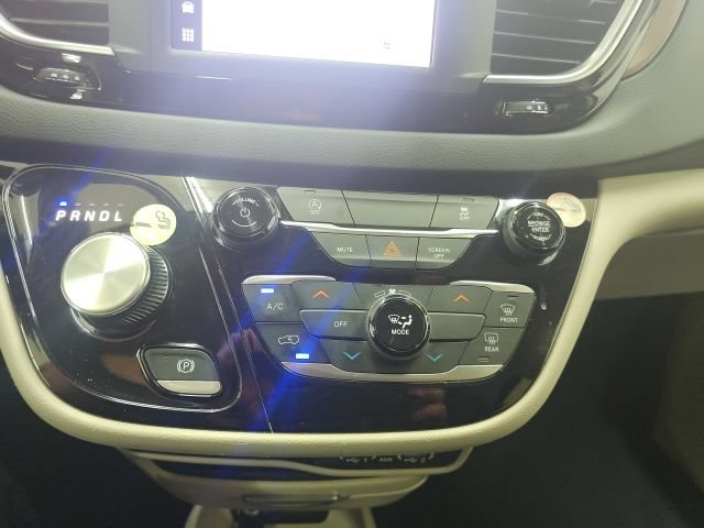 Used 2023 Chrysler Voyager LX FWD image 26