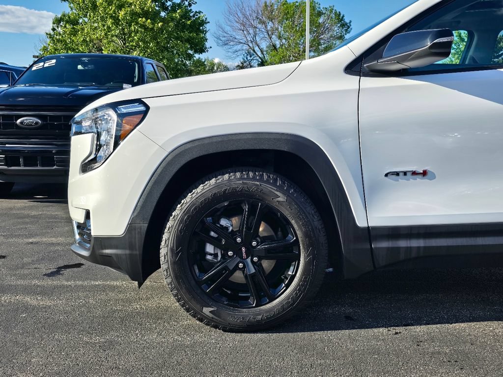 Used 2024 GMC Terrain AT4 AWD/4WD image 35