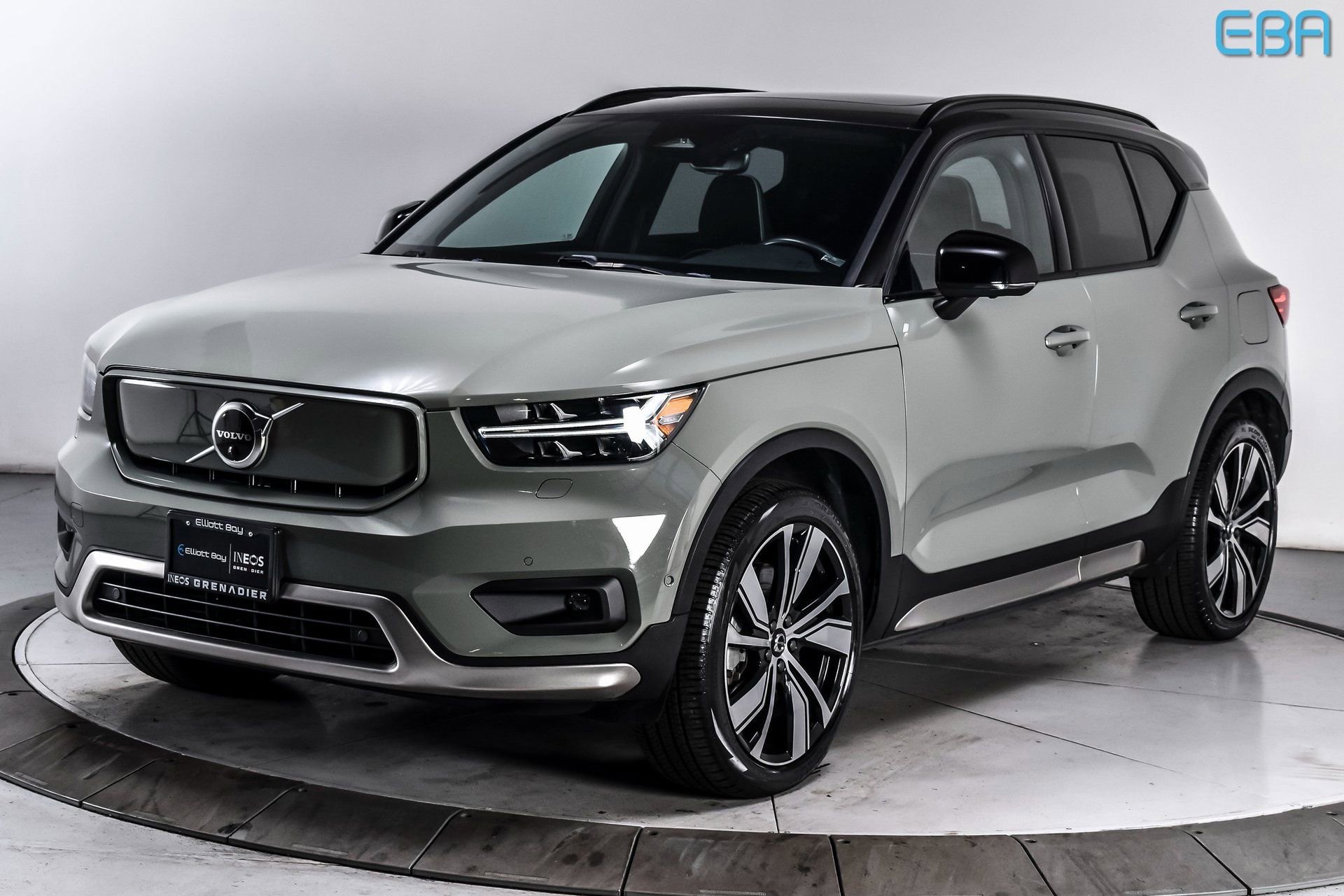 Used 2022 Volvo XC40 P8 Recharge Ultimate image 2