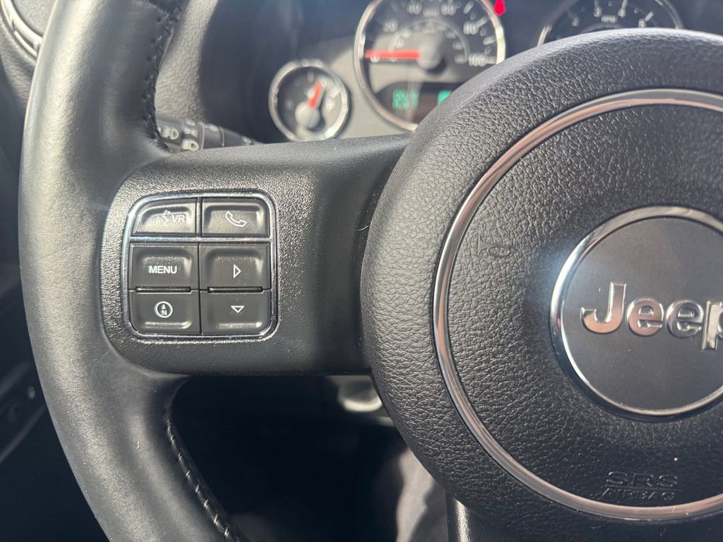 Used 2015 Jeep Wrangler Unlimited Rubicon w/ Connectivity Group image 21