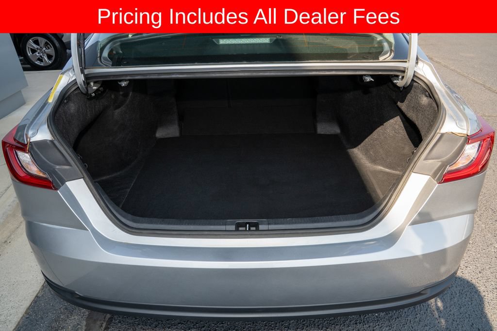 Used 2025 Toyota Camry LE FWD image 5