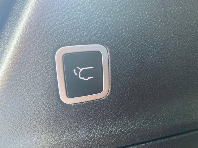 Used 2025 Chrysler Pacifica Limited FWD image 39