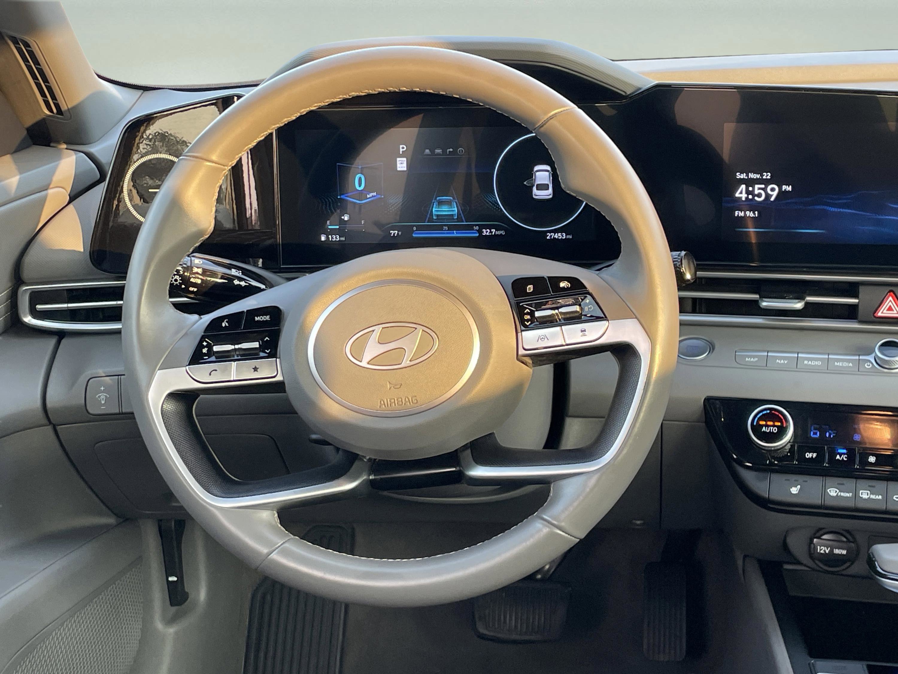 Used 2025 Hyundai Elantra SEL image 13