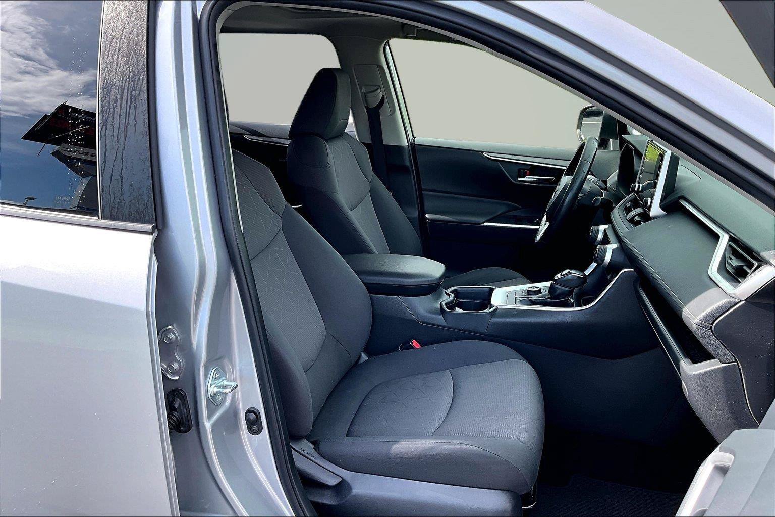 Used 2019 Toyota RAV4 XLE w/ Convenience Package AWD/4WD image 8