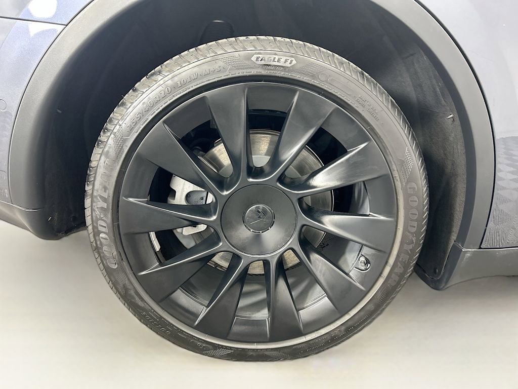 Used 2022 Tesla Model Y Long Range image 32