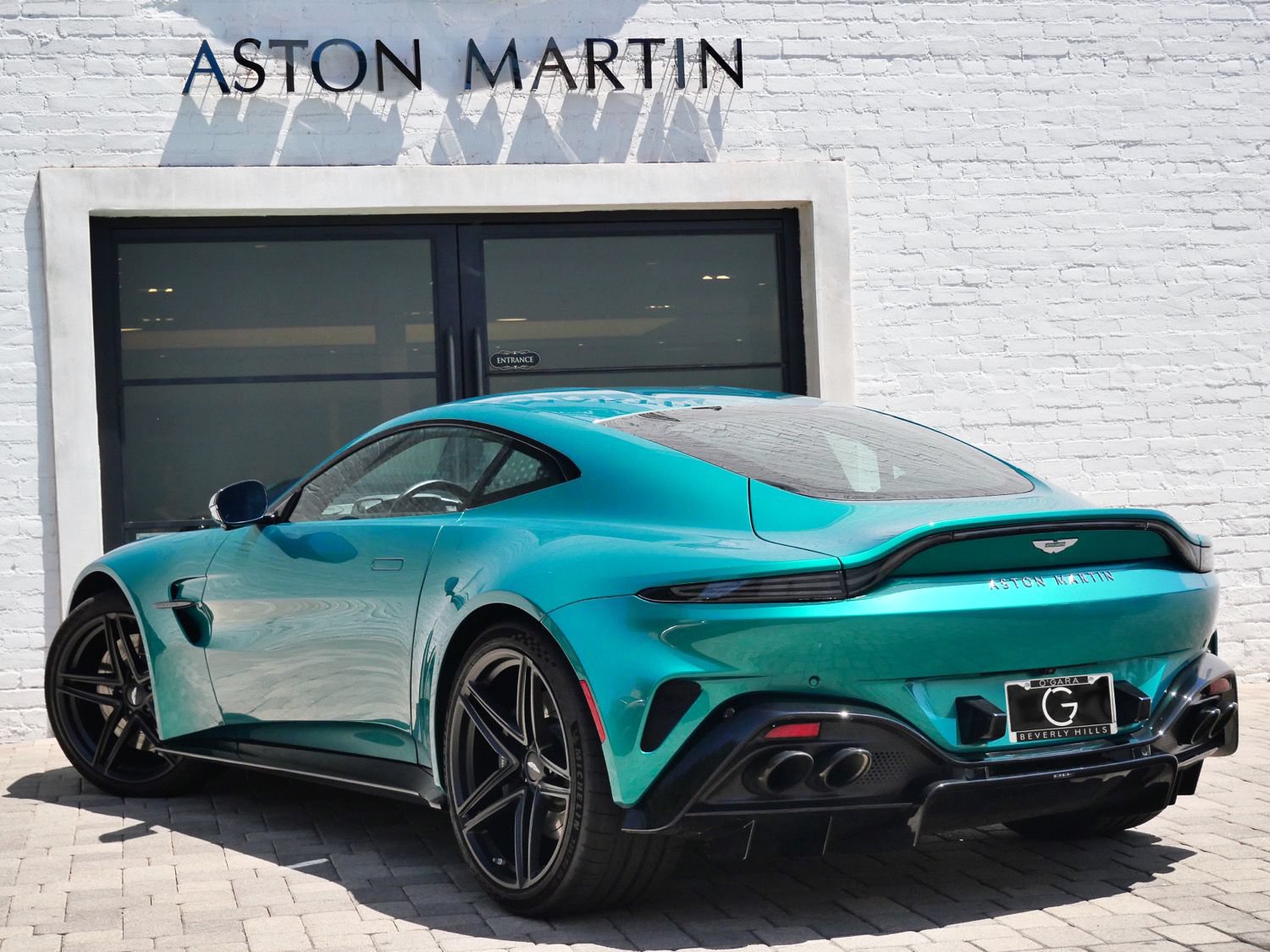 Used 2025 Aston Martin V8 Vantage Coupe RWD image 2