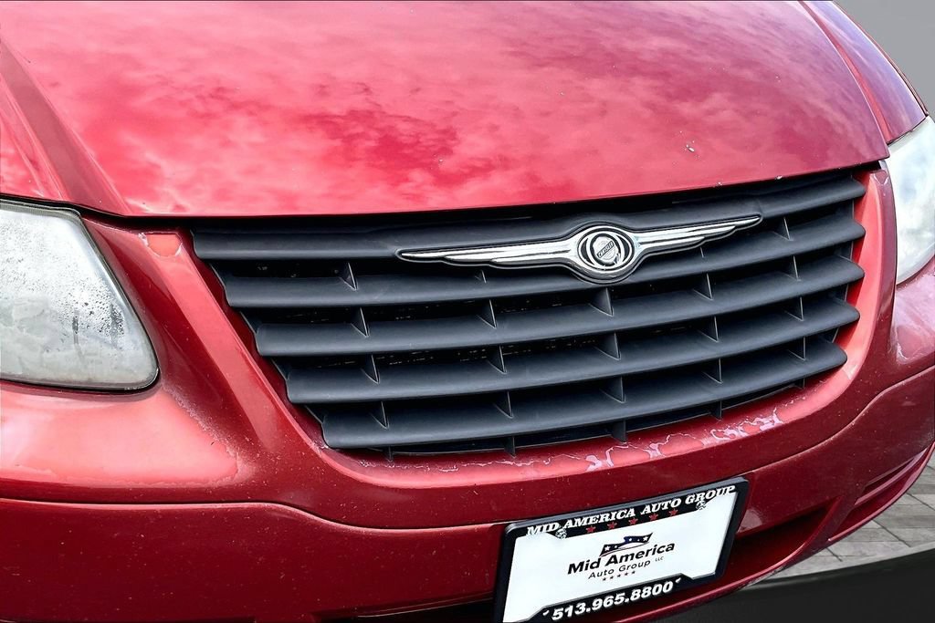 Used 2005 Chrysler Town & Country w/ Popular Equipment Group I FWD image 24