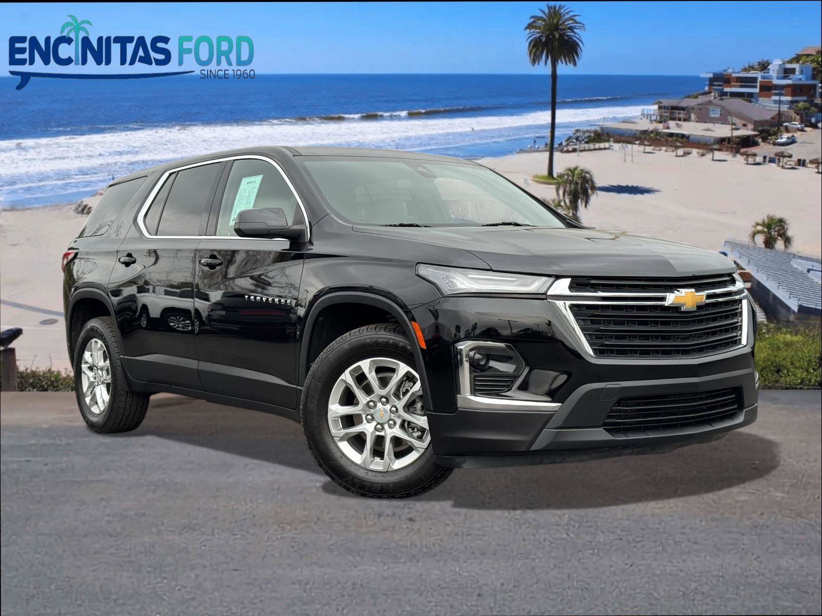 Used 2023 Chevrolet Traverse LS image 1