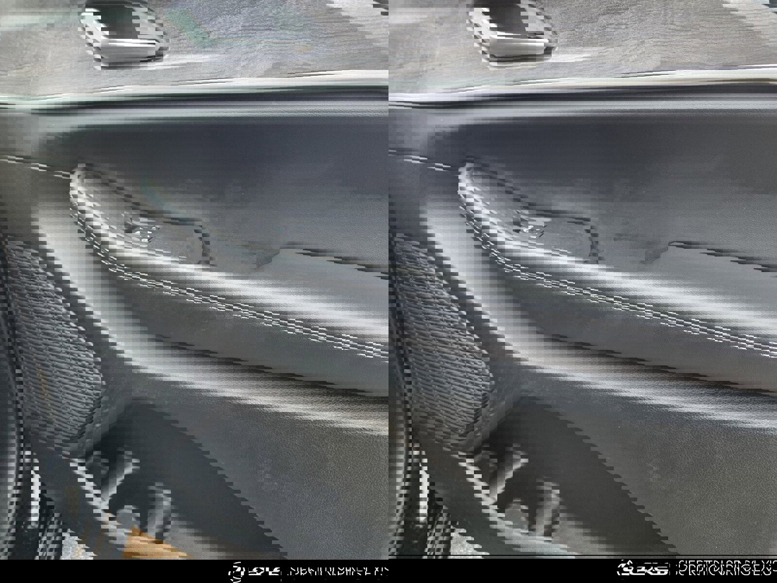 Used 2023 Jeep Grand Cherokee L Limited w/ Black Appearance Package image 32