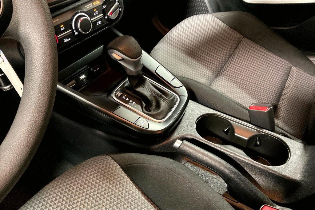Used 2025 Kia Soul LX w/ LX Technology Package FWD image 17