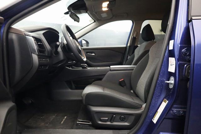 Used 2023 Nissan Rogue SV image 11