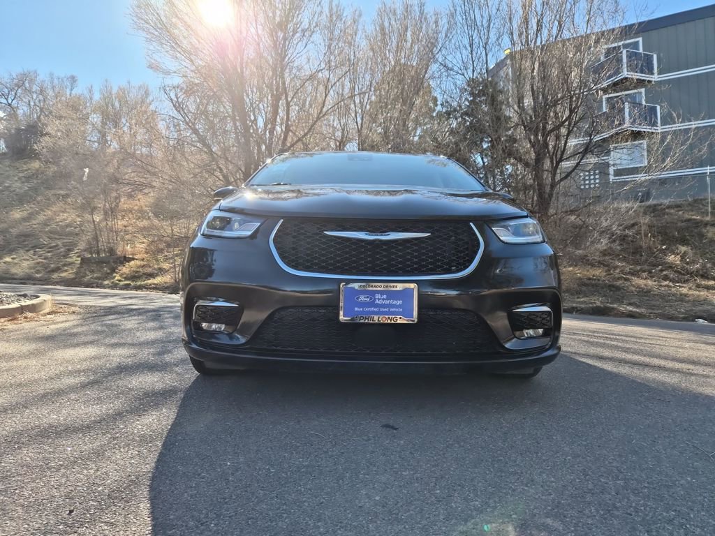 Used 2024 Chrysler Pacifica Select image 2