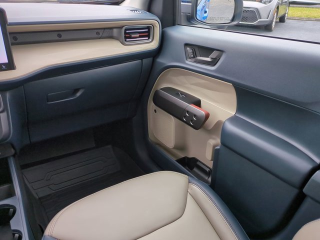 Used 2025 Ford Maverick Lariat image 18