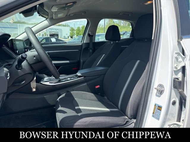 Used 2023 Hyundai Sonata SE FWD image 2